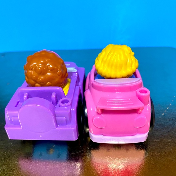 FISHER-PRICE 2009 LITTLE PEOPLE WHEELIES MAGGIE/PURPLE JEEP & SARAH IN PINK CAR - Picture 6 of 10